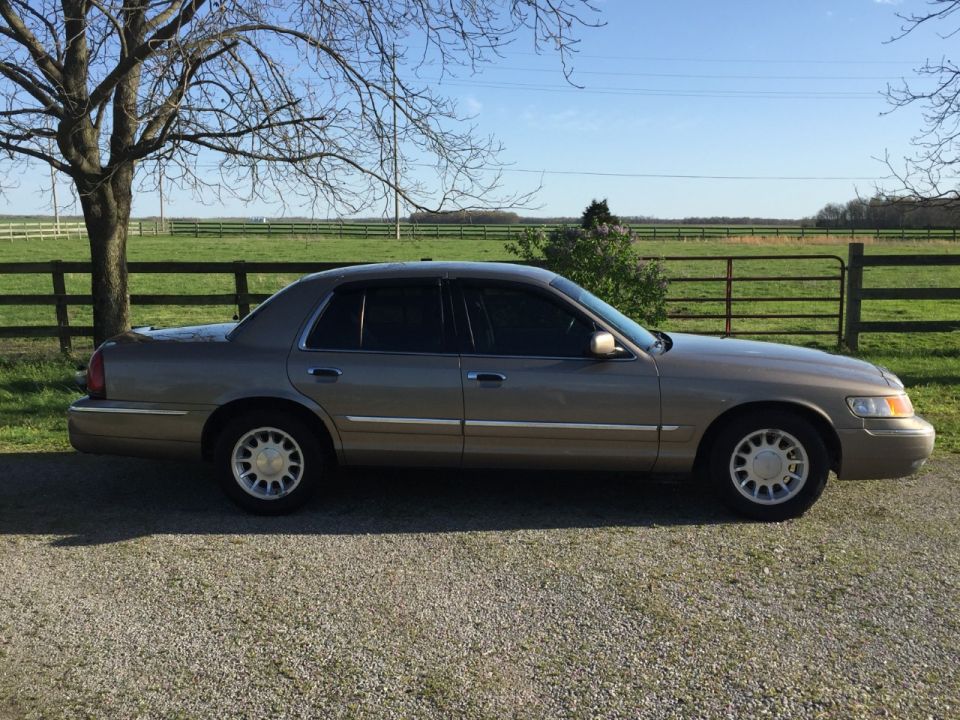 2002 Mercury Marquis