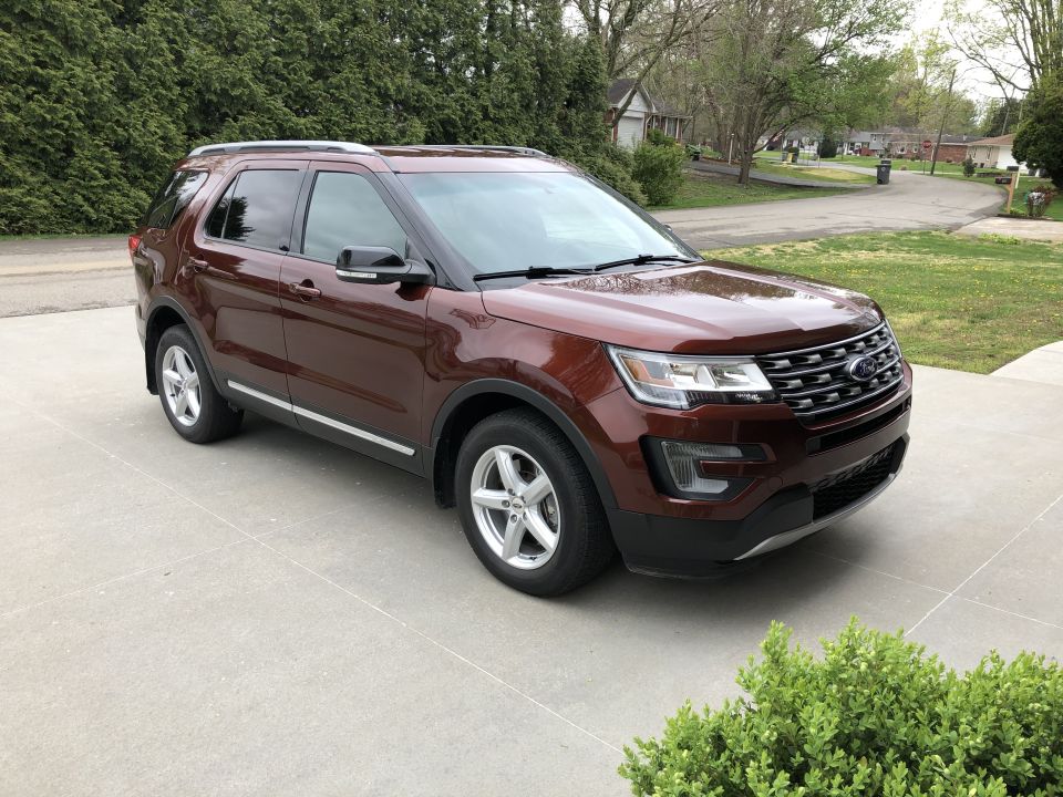 Brown 2016 Ford Explorer 3q-front view