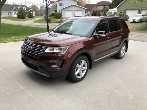 2016 Ford Explorer - This 2016 Ford Explorer is parked in a suburban driveway.