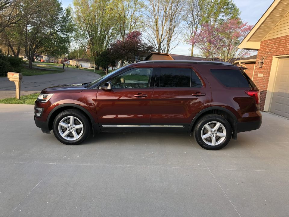 2016 Ford Explorer side view, parked on concrete driveway