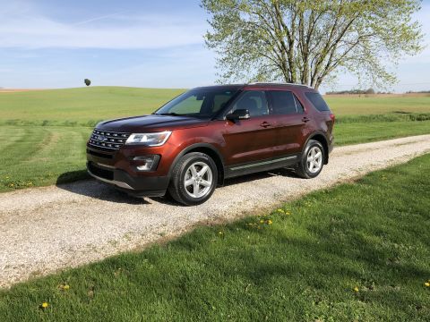 2016 Ford Explorer photo