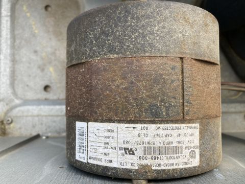 2015 Ford F-550 - This is a close-up of an air conditioner motor, not a 2015 Ford F-550.