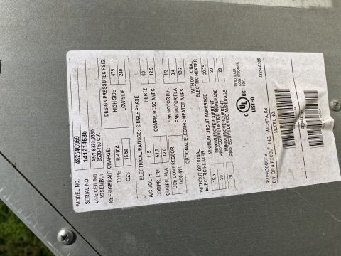2015 Ford F-550 - Air conditioner spec plate listing model and serial numbers, refrigerant charge, electrical ratings and design pressures