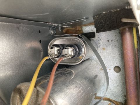 2015 Ford F-550 - Close-up of an electrical capacitor with wiring, part of an air conditioning unit.