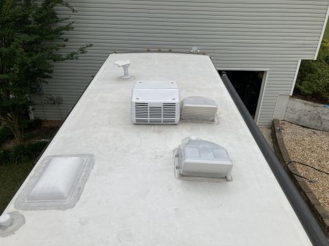 2015 Ford F-550 - Overhead view of an RV roof, showing an air conditioning unit and ventilation covers.