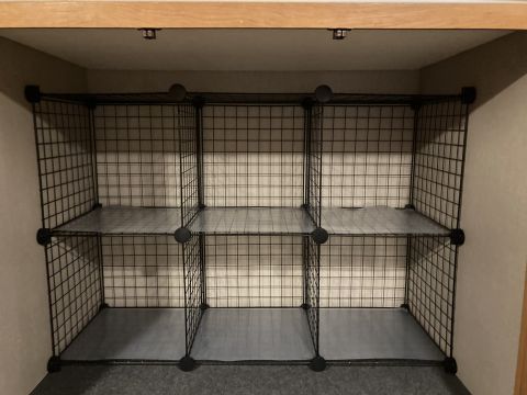 2015 Ford F-550 - Wire shelving unit with six compartments inside a cabinet, a Supermotors.net watermark.