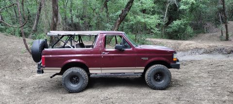 1996 Ford Bronco - This 1996 Ford Bronco is equipped for off-road adventures with its lifted suspension and large tires.