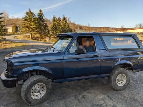 1996 Ford Bronco - Painting finished, doors back on.