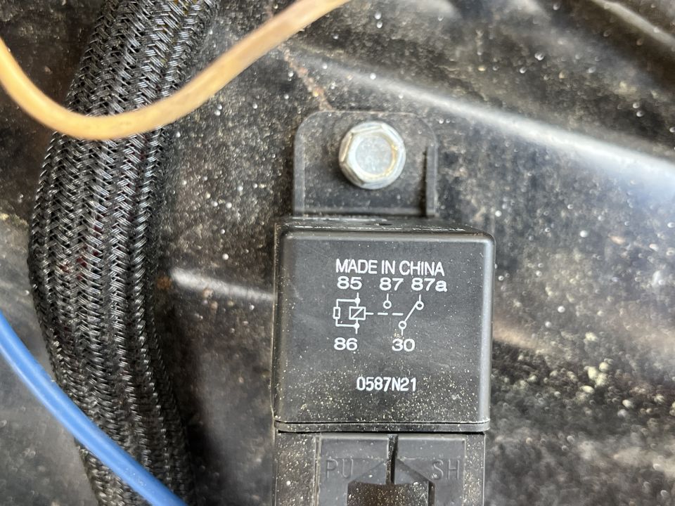 EFI fuel pump relay