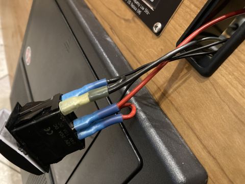 2015 Ford F-550 - Wiring connected to a DC electrical switch, showing voltage and amperage ratings.