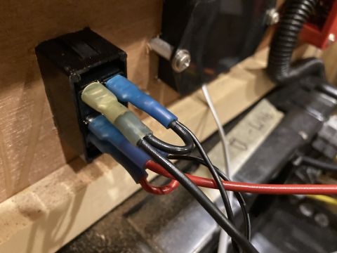 2015 Ford F-550 - Close-up view of electrical wiring and connectors, with a Supermotors.net watermark visible.