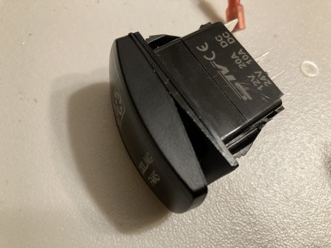 2015 Ford F-550 - Rocker switch for cooling fans, rated for 12V/20A and 24V/10A.