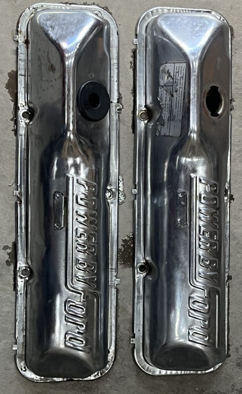 1975 Ford Ranchero - valve cover