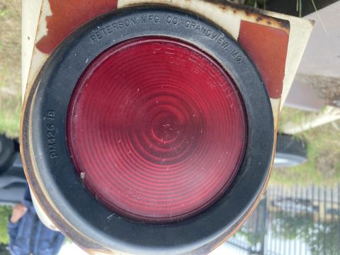 2015 Ford F-550 - Peterson Mfg. Co. red trailer light, part number PM426 18, DOT 1ST 02.