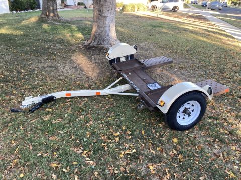 2015 Ford F-550 - This is a car tow dolly, not a 2015 Ford F-550.