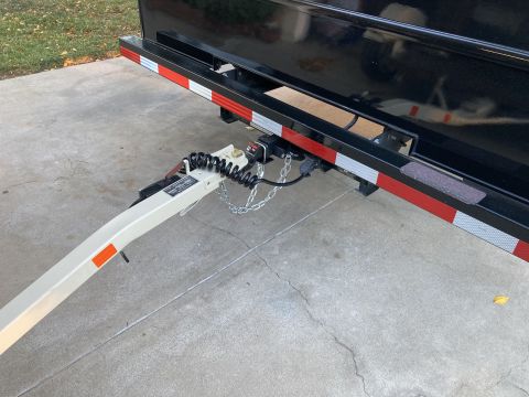 2015 Ford F-550 - Close-up view of a trailer hitch assembly and wiring, attached to a trailer.