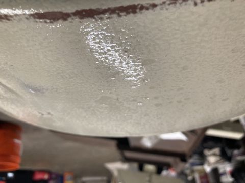2015 Ford F-550 - Close-up of an oil filter and part of the vehicle's undercarriage.
