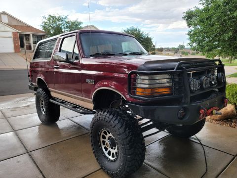 1996 Ford Bronco - This lifted 1996 Ford Bronco features a brush guard and off-road tires.