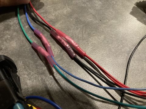 2015 Ford F-550 - Electrical wiring with heat shrink connectors, some marked AWG 22-18.