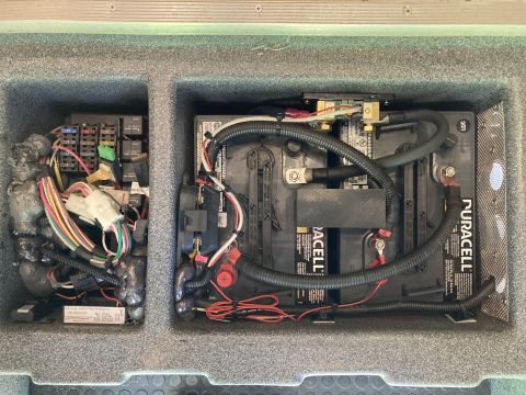 2015 Ford F-550 - Close-up view of a vehicle's battery and fuse box compartment.