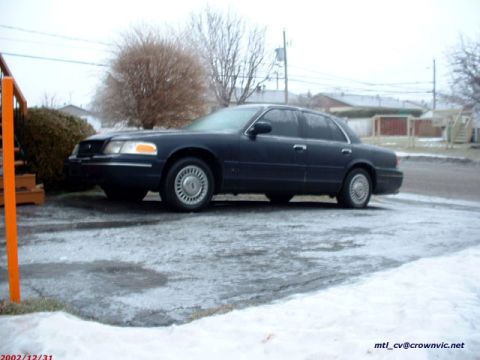 2000 Ford Crown Victoria - Icy vic.