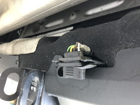2019 Ford Everest - Close-up of a tow receiver wiring harness, showing the connection point and colored wires.