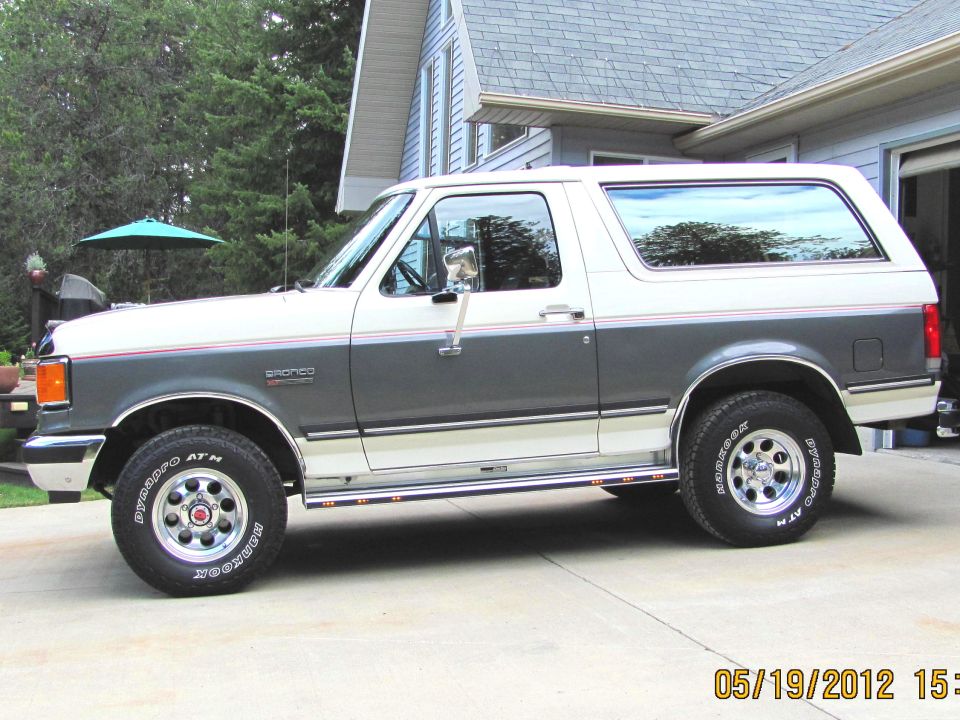 1991 Ford Bronco parked in driveway, side view