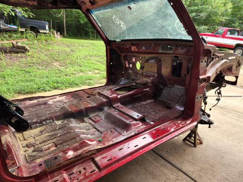 2003 Ford Ranger - The cab is empty now, and ready to come off.