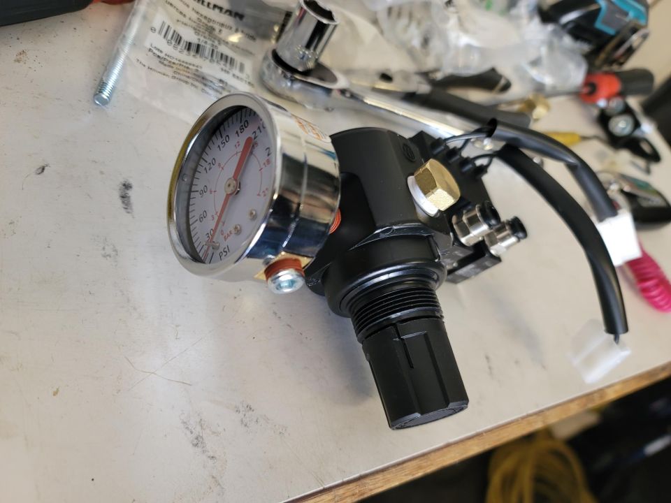 Air pressure gauge with black housing and chrome bezel
