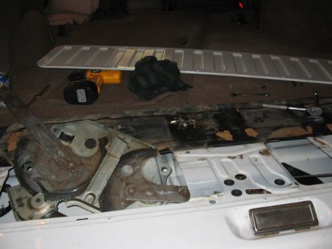 1995 Ford Bronco - 4 bolts and the motor/mechanism is ready for removal as shown.