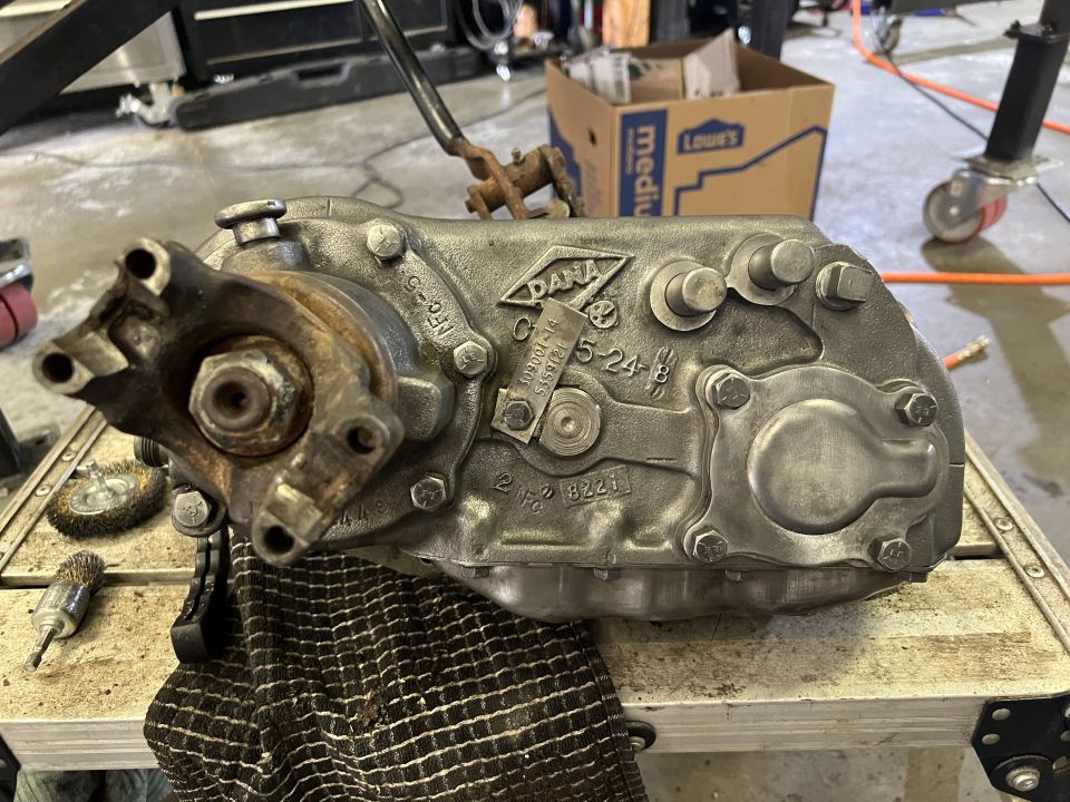 Dana transfer case with "C5-24B" casting number and "PFC-5" label