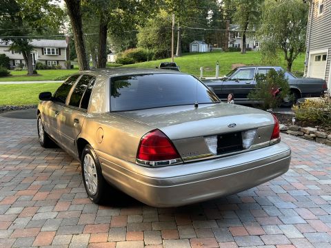 2001 Ford Crown Victoria