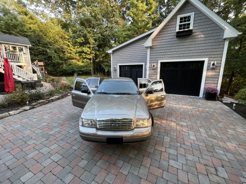 2001 Ford Crown Victoria