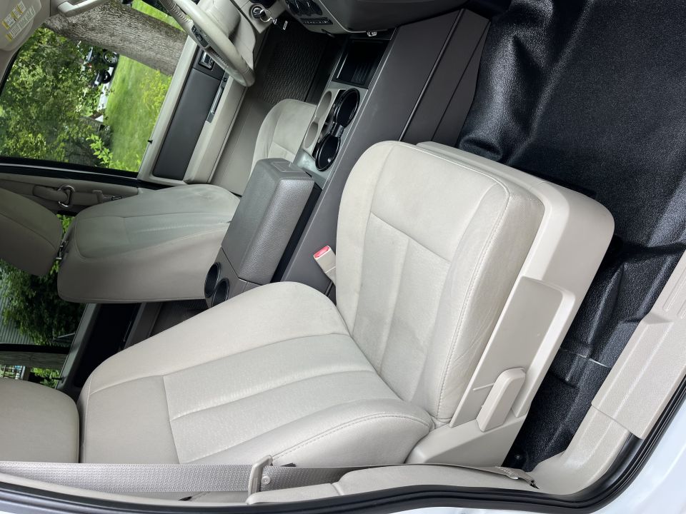 Front seat and center console of Ford Expedition interior