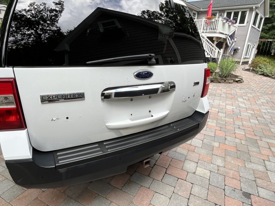 Rear liftgate and bumper of white Ford Expedition