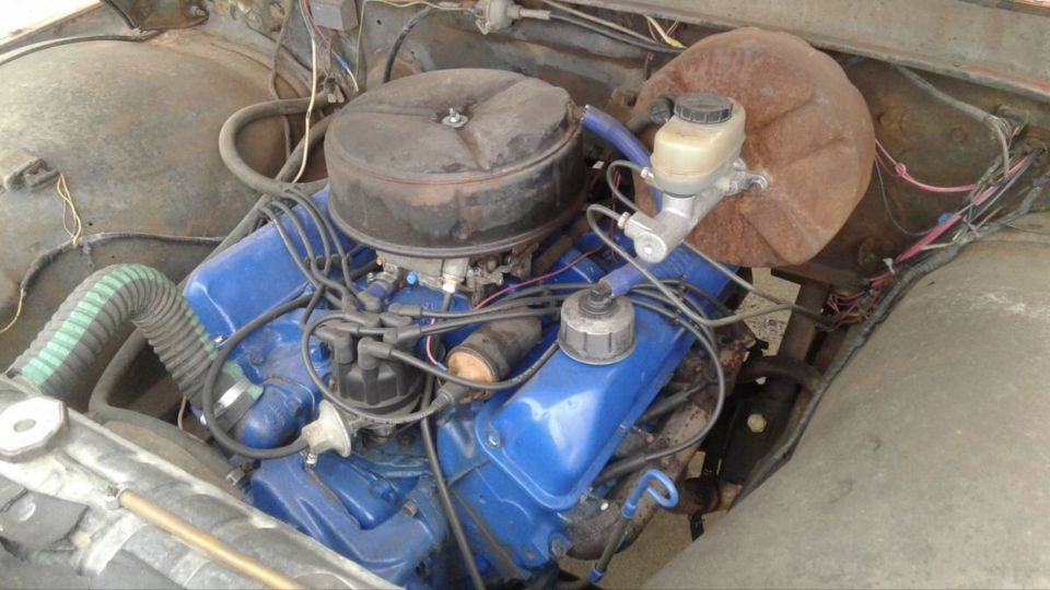 Engine bay with blue V8 engine and air cleaner