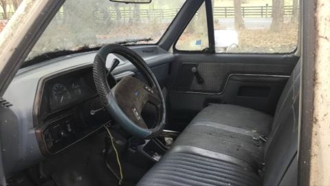 1989 Ford F-250 - Interior view of a 1989 Ford F-250 pickup truck, the dashboard and seating.
