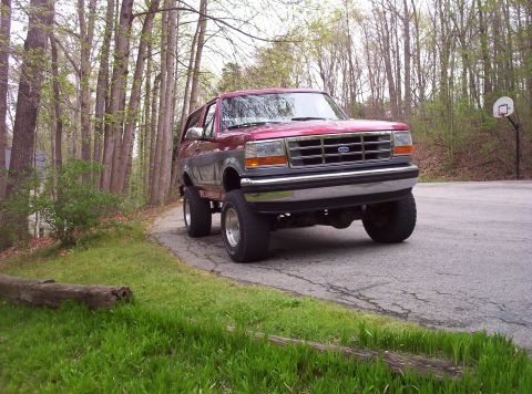 1995 Ford Bronco - Another post lift, still has the 33's