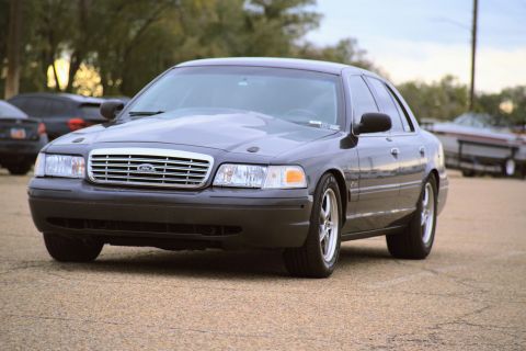2005 Ford Crown Victoria photo