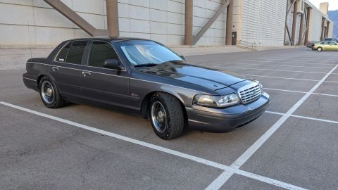 2005 Ford Crown Victoria photo