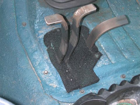 1987 Ford Bronco - from left to right, front output on 205, rear output on 205, 203 range box. all 3 in nuetral