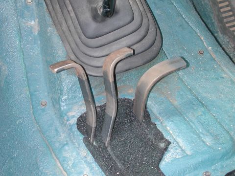 1987 Ford Bronco - 4wd with 1:1 in the cases, 4wd High. I know I didn't show all the combos but this should give you some idea of what it does.