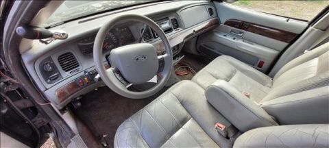2005 Ford Crown Victoria photo