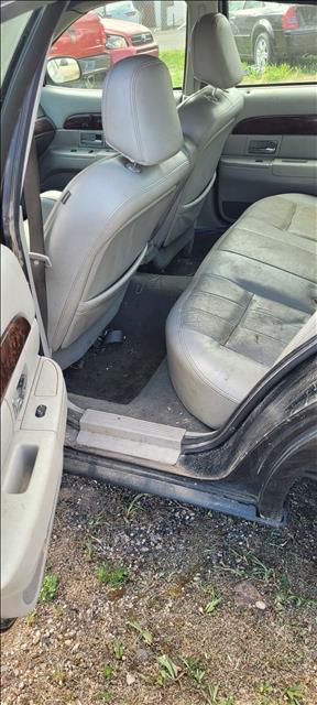 2005 Ford Crown Victoria photo