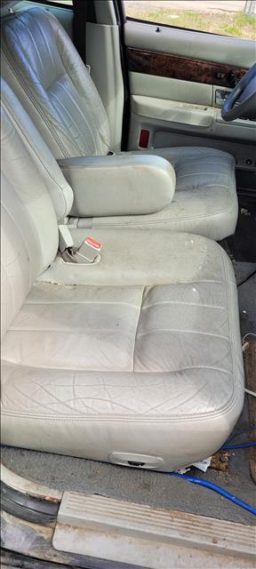 2005 Ford Crown Victoria photo