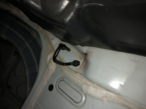 2016 Ford Explorer - 3rd row anchor points, one on each side. anchor and bolts needed.