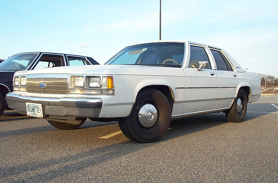 White 1991 Ford Crown Victoria LTD 3q front view