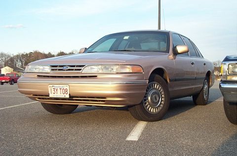 1991 Ford LTD Crown Victoria - This 1991 Ford Crown Victoria LTD is seen from a 3q-front angle in a parking lot.