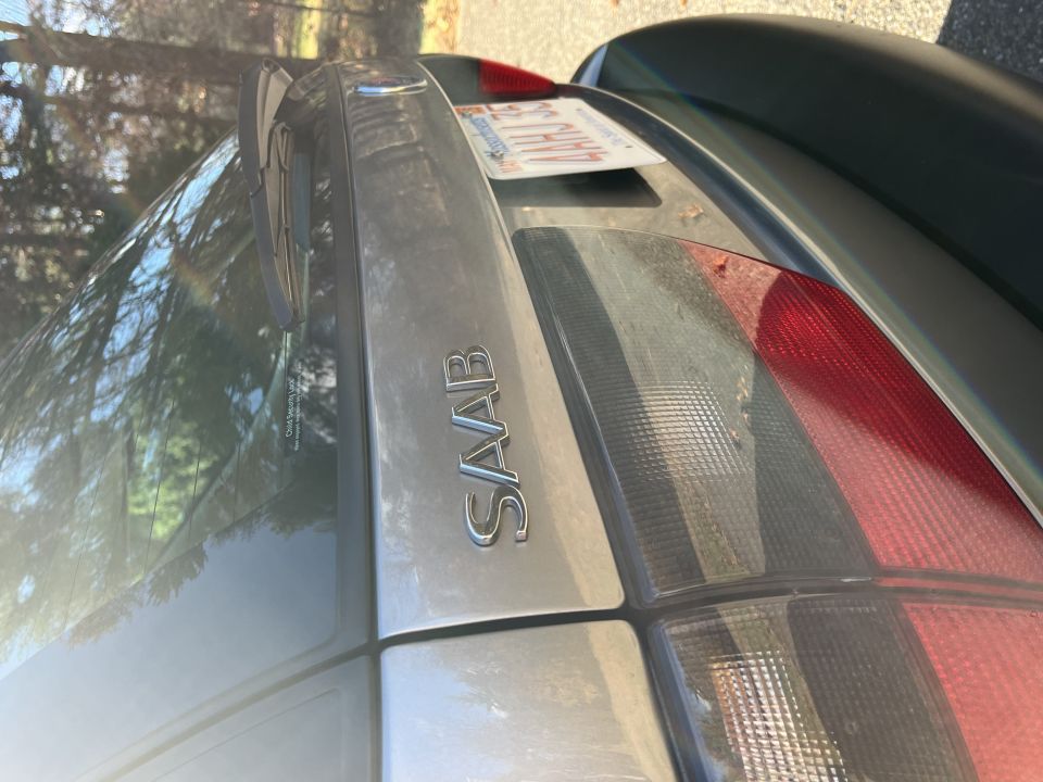 Rear of a silver SAAB with a license plate