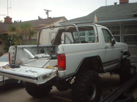 1995 Ford Bronco - Didnt have much help so i used whatever i could to mock things up..